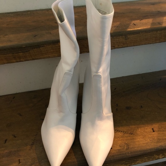Kendall & Kylie… white pointed boots NWOT - Picture 4 of 16